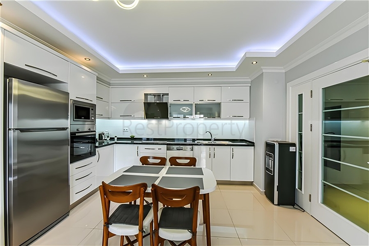 Трехкомнатная квартира на аренду только на длительный срок