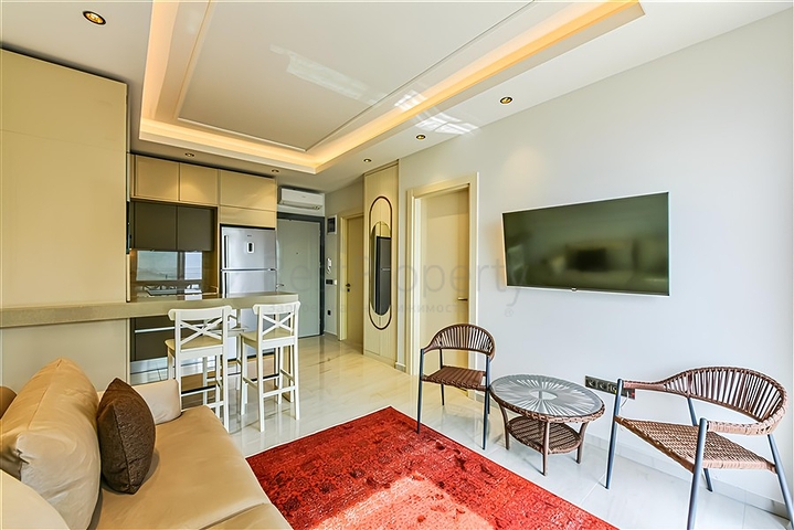 Квартира 1+1 на первой береговой линии в Махмутларе