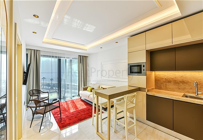 Квартира 1+1 на первой береговой линии в Махмутларе