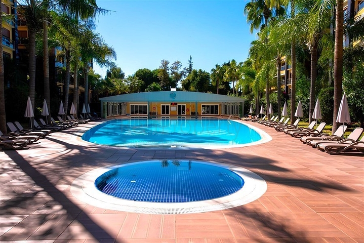 Квартира 3+1 в комплексе на первой береговой линии собственным пляжем