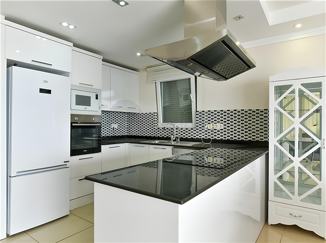 Роскошная квартира с видом на море и полной инфраструктурой в сердце Конаклы 