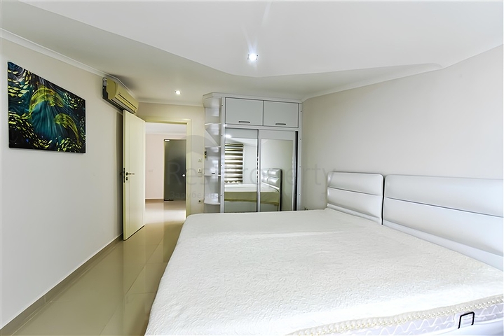 Роскошная квартира с видом на море и полной инфраструктурой в сердце Конаклы 