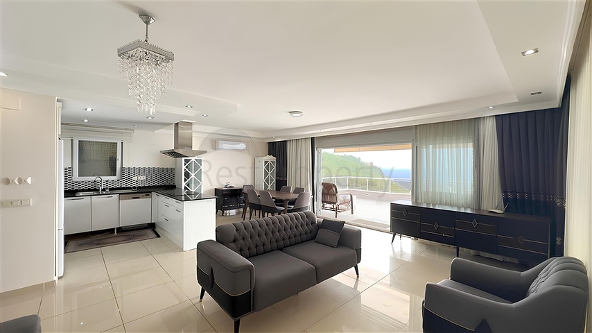 Роскошная квартира с видом на море и полной инфраструктурой в сердце Конаклы 