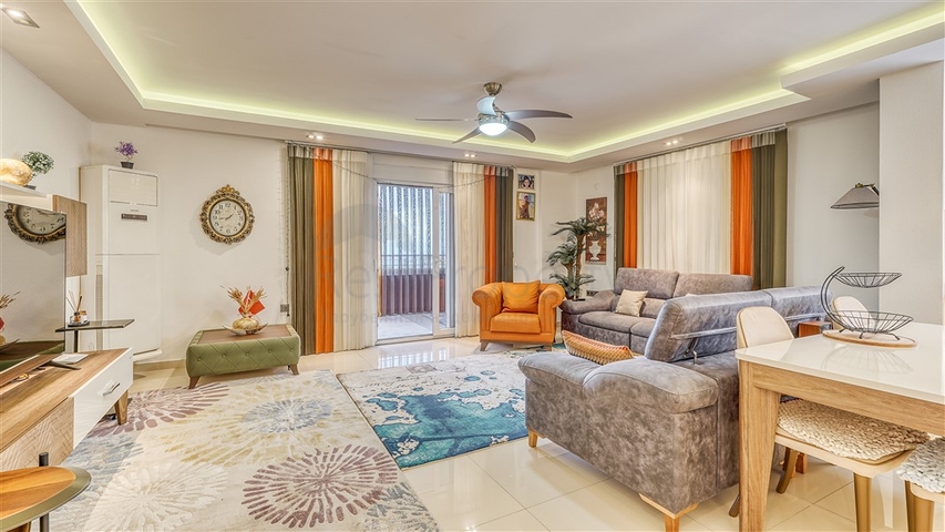 Просторный пентхаус 3+1 в Махмутларе