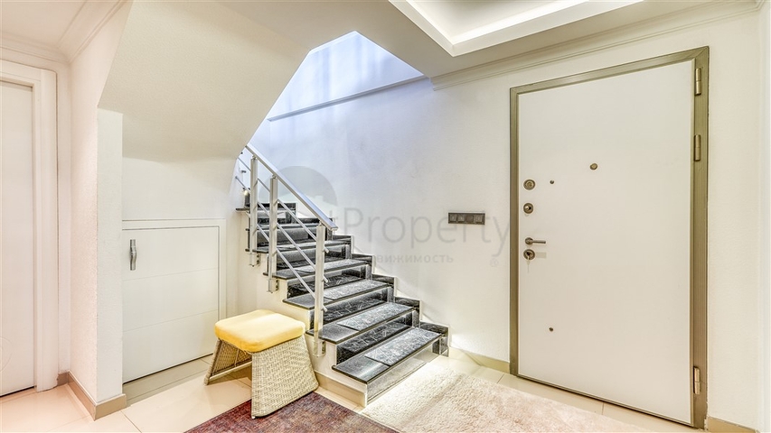 Просторный пентхаус 3+1 в Махмутларе