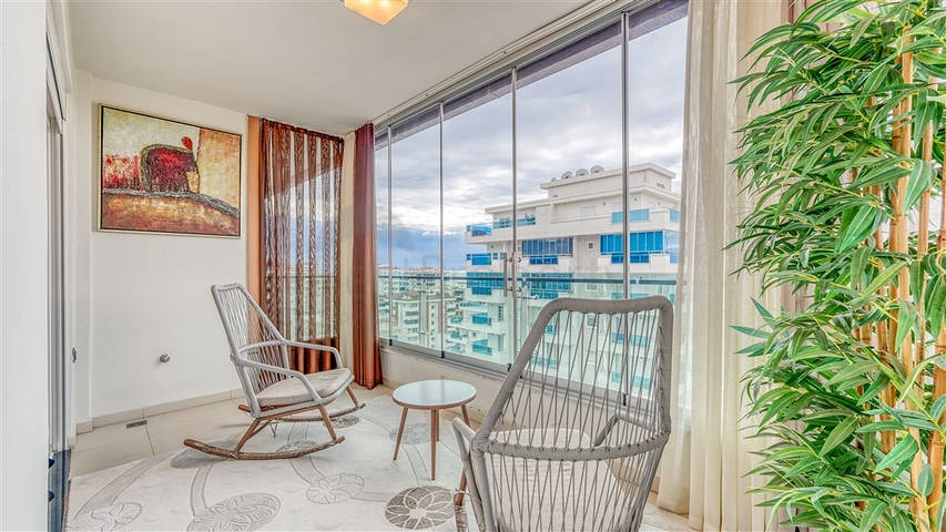 Просторный пентхаус 3+1 в Махмутларе