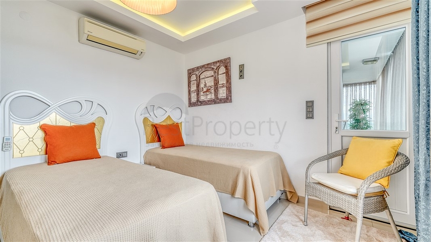 Просторный пентхаус 3+1 в Махмутларе