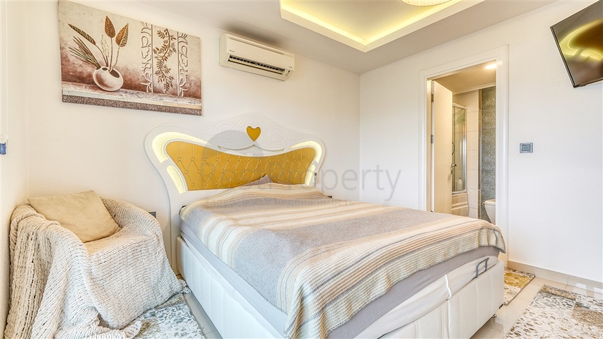 Просторный пентхаус 3+1 в Махмутларе