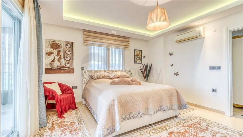 Просторный пентхаус 3+1 в Махмутларе