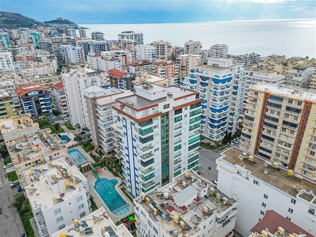 Просторный пентхаус 3+1 в Махмутларе