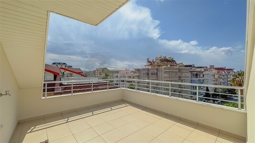 Квартира 3+1 в 200 м от моря в центре Аланьи