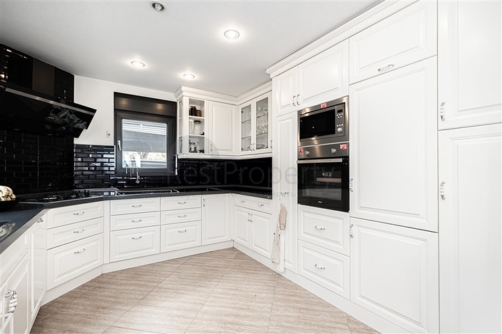 Вилла с панорамным видом на Средиземное море — идеальное пространство для жизни и отдыха