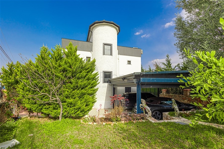 Вилла с панорамным видом на Средиземное море — идеальное пространство для жизни и отдыха