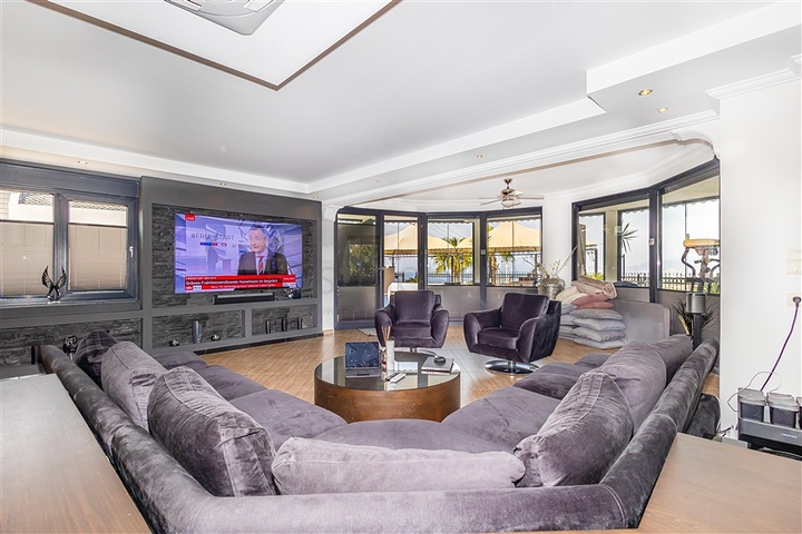 Вилла с панорамным видом на Средиземное море — идеальное пространство для жизни и отдыха