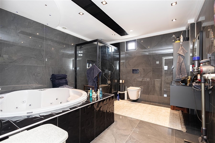 Вилла с панорамным видом на Средиземное море — идеальное пространство для жизни и отдыха