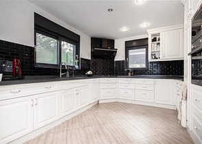 Вилла с панорамным видом на Средиземное море — идеальное пространство для жизни и отдыха