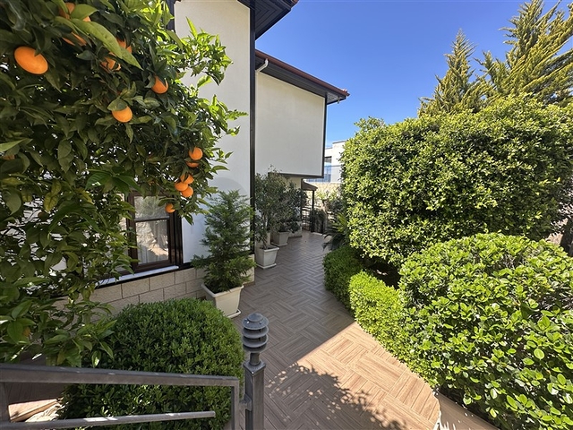 Уютная вилла с видом на море и садом в одном из самых живописных районов Аланьи