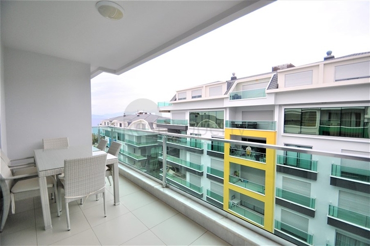 Апартаменты 2+1 в комплексе в 50 метрах от пляжа района Каргыджак