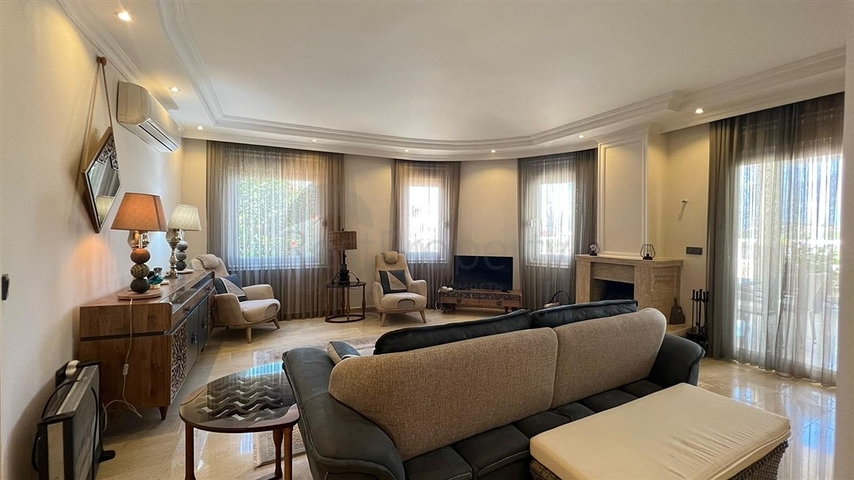 Меблированная вилла с видом на море в живописном районе Каргыджак