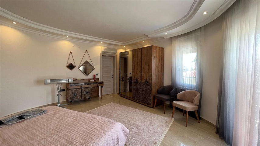 Меблированная вилла с видом на море в живописном районе Каргыджак