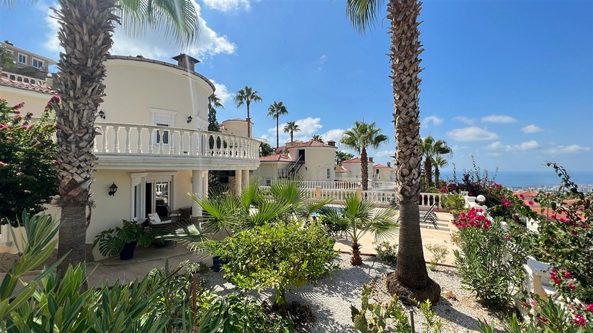 Меблированная вилла с видом на море в живописном районе Каргыджак