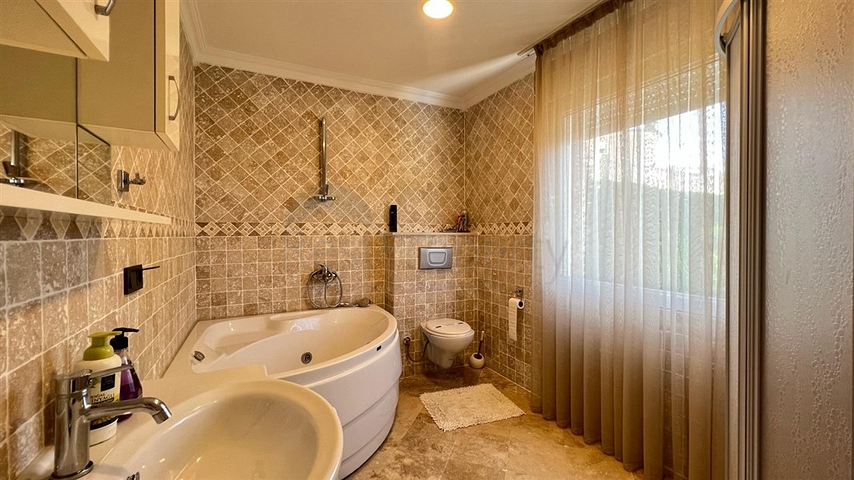 Меблированная вилла с видом на море в живописном районе Каргыджак