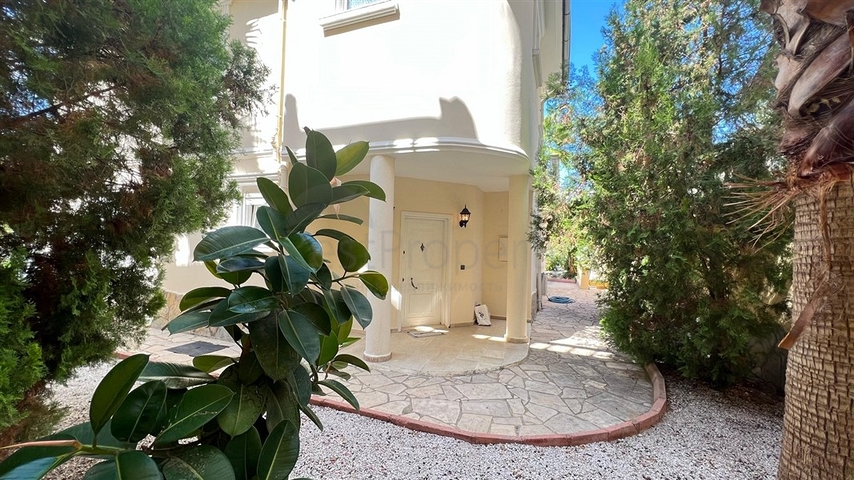 Меблированная вилла с видом на море в живописном районе Каргыджак