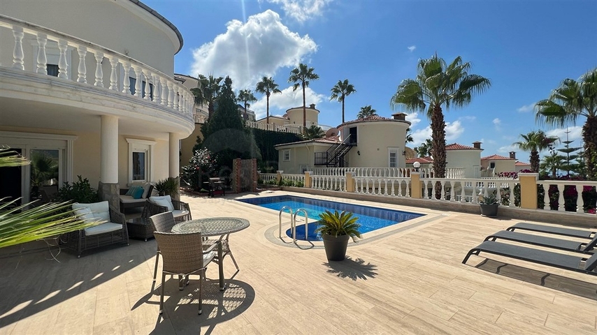 Меблированная вилла с видом на море в живописном районе Каргыджак