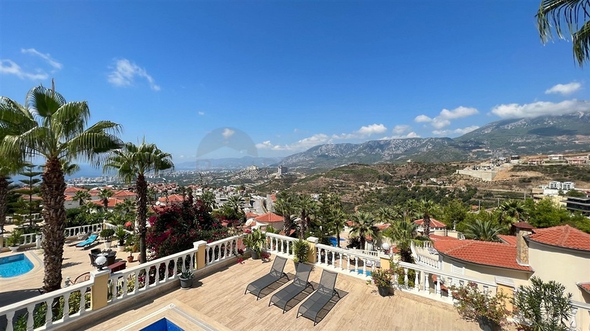 Меблированная вилла с видом на море в живописном районе Каргыджак