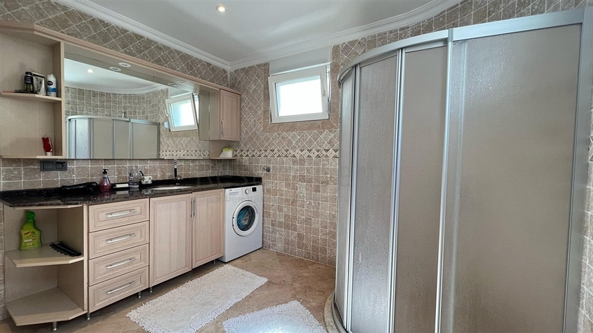 Меблированная вилла с видом на море в живописном районе Каргыджак