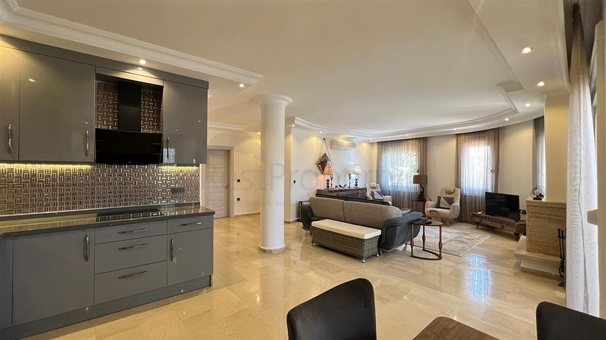 Меблированная вилла с видом на море в живописном районе Каргыджак