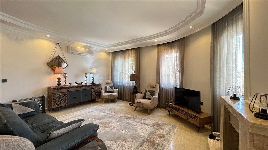 Меблированная вилла с видом на море в живописном районе Каргыджак