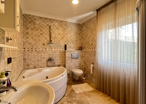 Меблированная вилла с видом на море в живописном районе Каргыджак