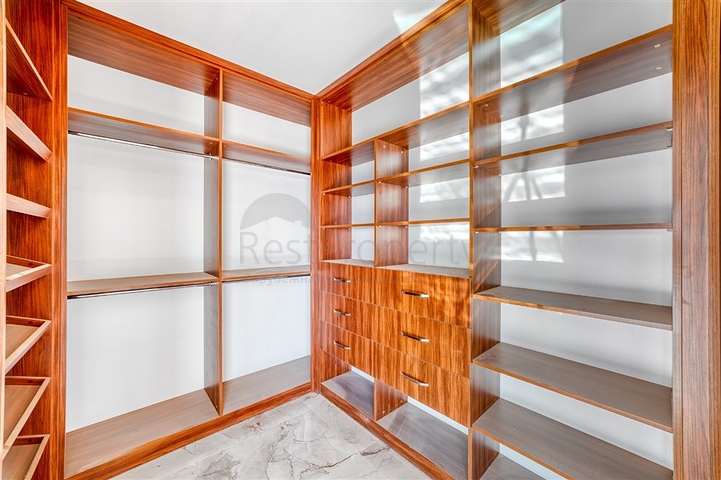 Современная роскошная вилла в центре Джикджилли с панорамным видом на море