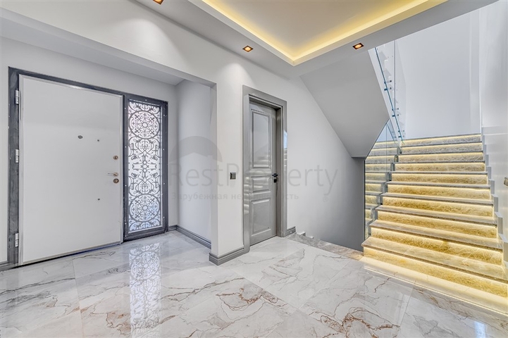 Современная роскошная вилла в центре Джикджилли с панорамным видом на море