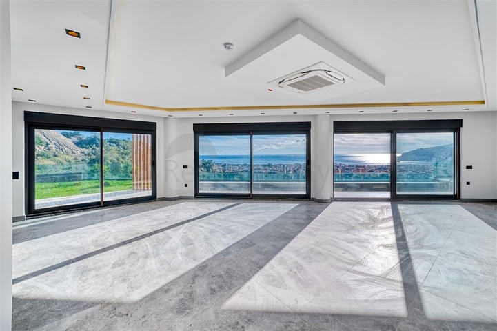 Современная роскошная вилла в центре Джикджилли с панорамным видом на море