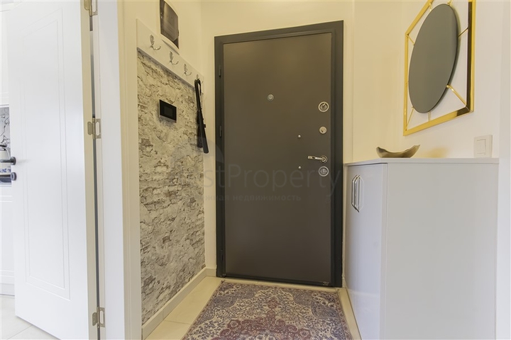 Уютная меблированная квартира 1+1 у моря в развитом комплексе