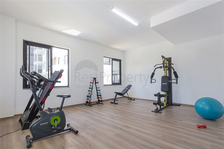 Уютная меблированная квартира 1+1 у моря в развитом комплексе