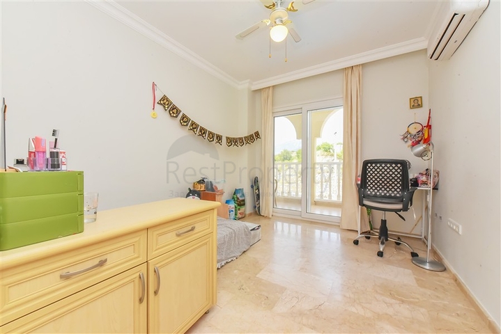 Просторная квартира 2+1 с видом на море в тихом районе Алании 