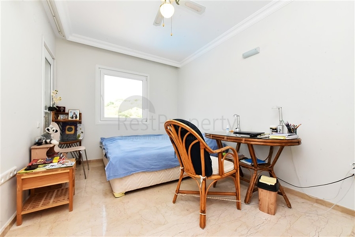 Просторная квартира 2+1 с видом на море в тихом районе Алании 