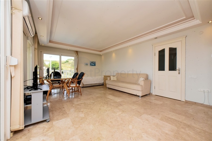 Просторная квартира 2+1 с видом на море в тихом районе Алании 