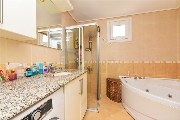 Просторная квартира 2+1 с видом на море в тихом районе Алании 