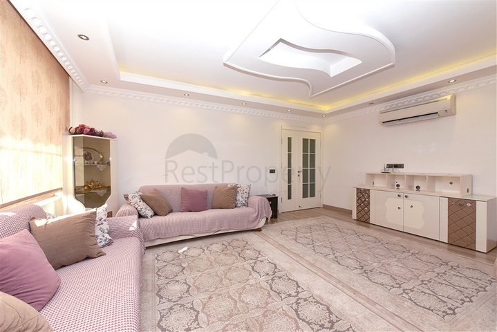 Просторная вилла 11+2 с частным участком и панорамным видом на море