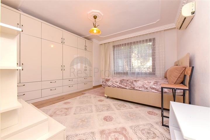 Просторная вилла 11+2 с частным участком и панорамным видом на море