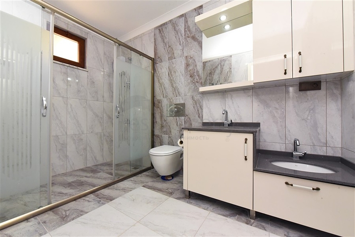 Просторная вилла 11+2 с частным участком и панорамным видом на море