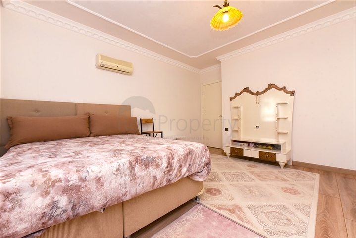 Просторная вилла 11+2 с частным участком и панорамным видом на море