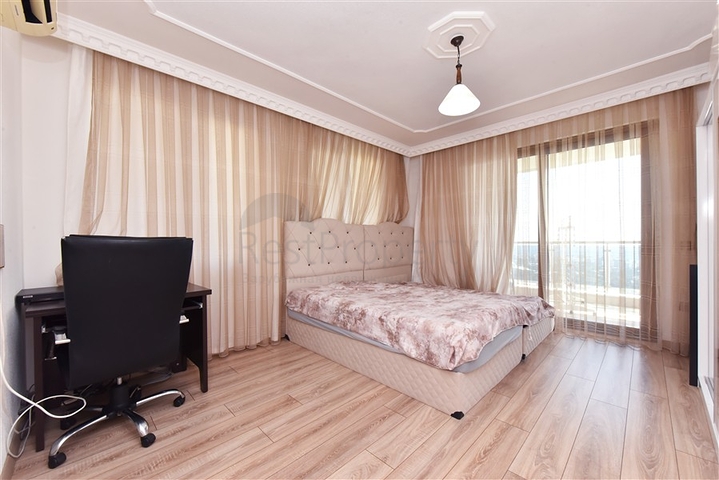 Просторная вилла 11+2 с частным участком и панорамным видом на море