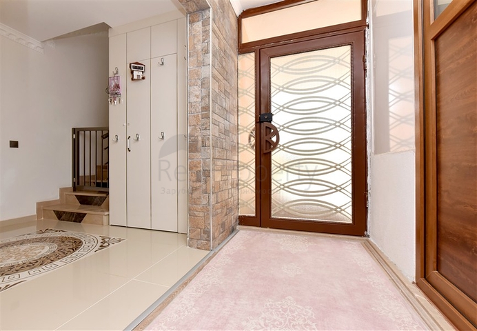 Просторная вилла 11+2 с частным участком и панорамным видом на море