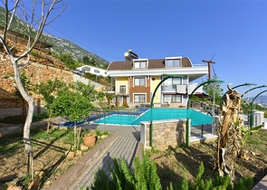 Просторная вилла 11+2 с частным участком и панорамным видом на море