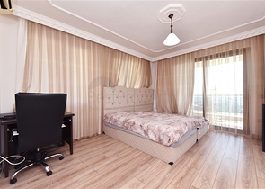 Просторная вилла 11+2 с частным участком и панорамным видом на море